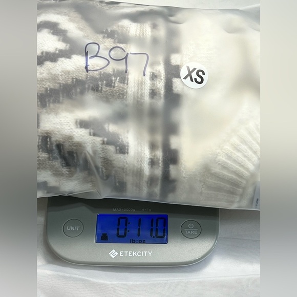 Old Navy Women Sweatshirt Ivory Cream Aztec Fair Isle Knit Pullover Extra Small - Picture 9 of 9